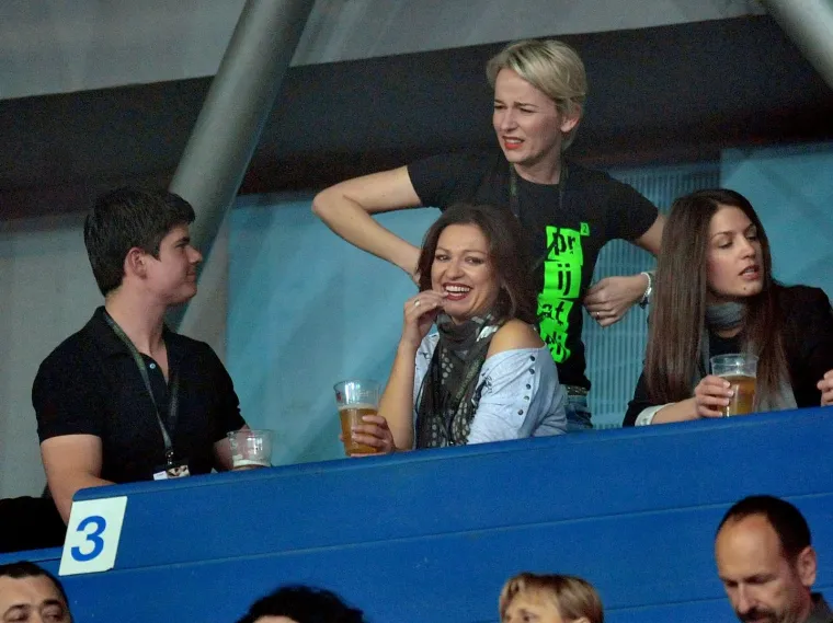  Iako su se glasine kako je njihov brak u krizi pojavile jo&scaron; tijekom ljeta, koje je pjevačica uglavnom provodila sama, većina je mislila kako je ipak riječ samo o prolaznim pote&scaron;koćama. 