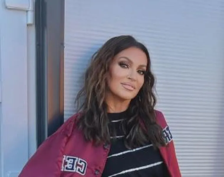 Diva gotovo da i ne stari: Nina Badrić podijelila stare fotke sa svjetskim zvijezdama - na svakoj izgleda jednako dobro kao i danas