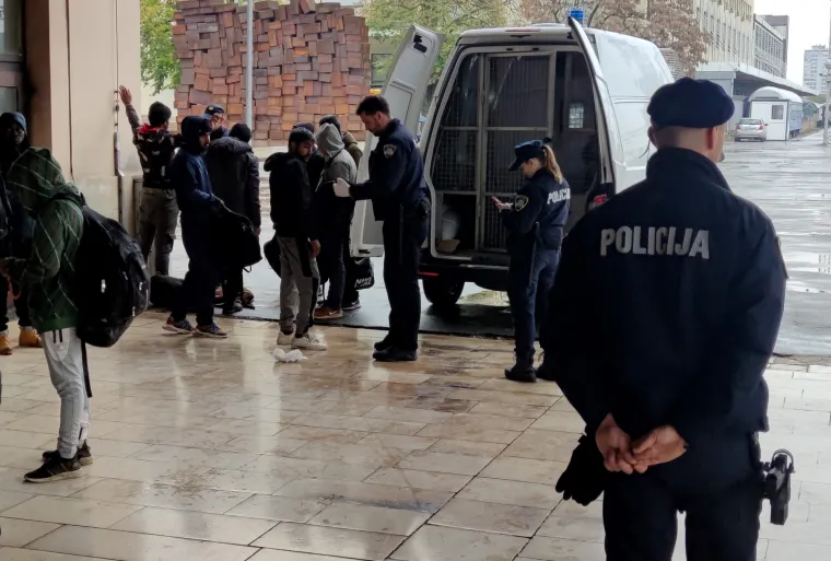 Policija na zagrebačkom Glavnom kolodvoru privela veći broj migranata