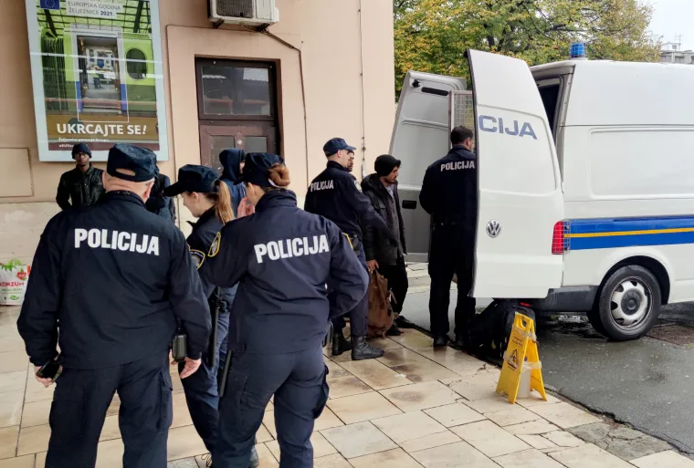Policija na zagrebačkom Glavnom kolodvoru privela veći broj migranata