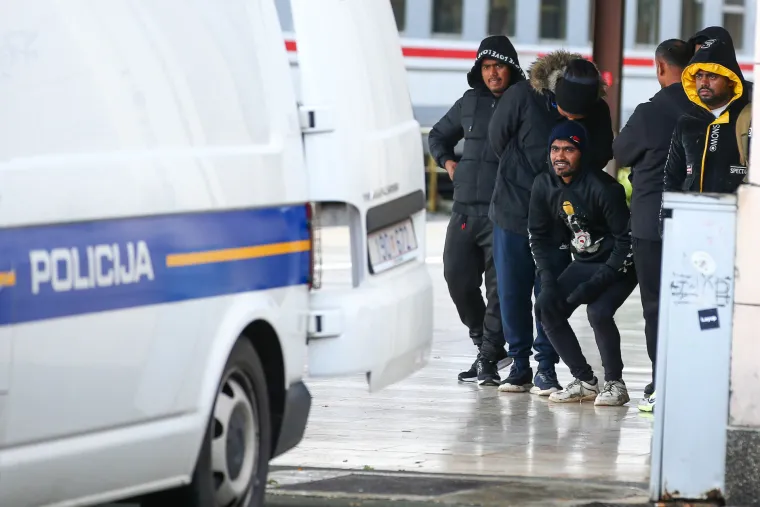 Policija na zagrebačkom Glavnom kolodvoru privela veći broj migranata