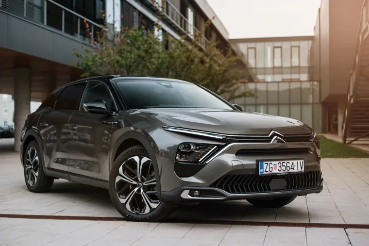 Citro&euml;n predstavio model koji je 'sve u jednom': C5 X spoj je limuzine, karavana i SUV-a, a poznate i cijene u Hrvatskoj