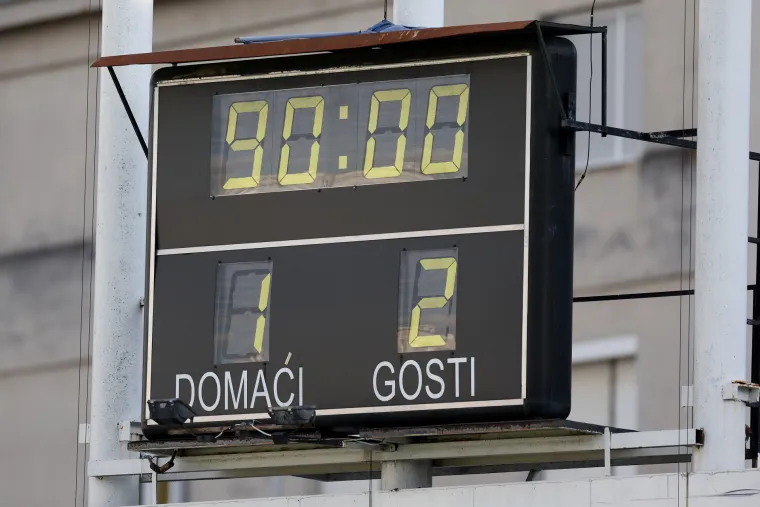 Neočekivani gost i legenda Milana pratila Dinamovu mladež: Ukrao je pozornost svih gledatelja i slikao se