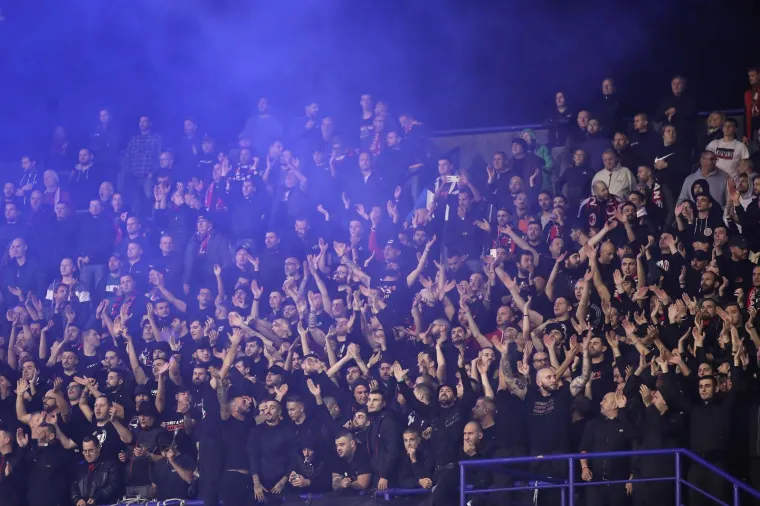 Boysi i Curva Sud vodili navijački 'rat' na Maksimiru