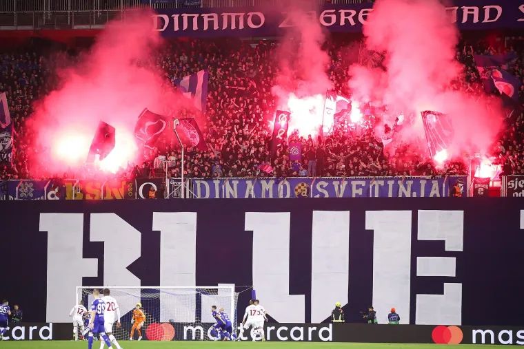 Boysi i Curva Sud imali su svoju utakmicu: U jednom trenutku samo je počelo gorjeti; Tribine su se tresle, Maksimir je proključao