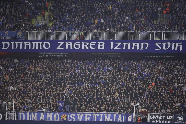Boysi i Curva Sud imali su svoju utakmicu: U jednom trenutku samo je počelo gorjeti; Tribine su se tresle, Maksimir je proključao