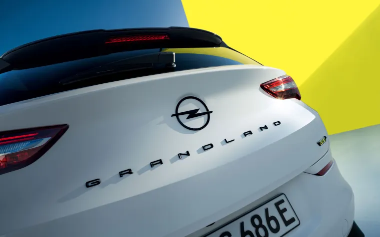 Objavljene prve fotografije: Opel vraća legendarnu verziju GS, ali u malo drugačijem i tišem obliku