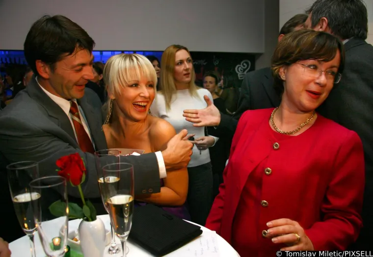 Procurile su fotke Danijele Martinović stare 16 godina, tada je veselo predstavila vlastiti parfem