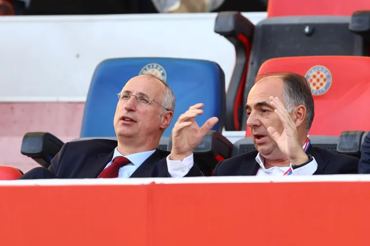 Zanimljiv prizor na tribinama Poljuda. Pogledajte tko je sve došao gledati Hajduk, možda je među njima i budući trener?