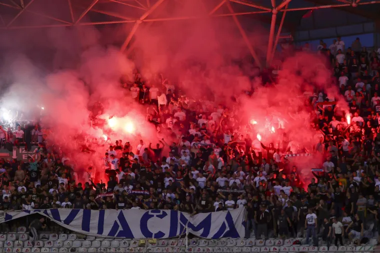 Zanimljiv prizor na tribinama Poljuda. Pogledajte tko je sve došao gledati Hajduk, možda je među njima i budući trener?