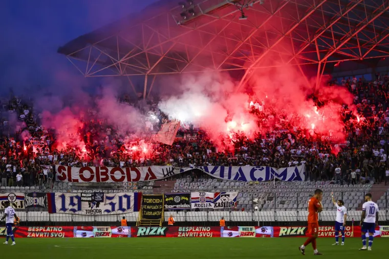 Zanimljiv prizor na tribinama Poljuda. Pogledajte tko je sve došao gledati Hajduk, možda je među njima i budući trener?