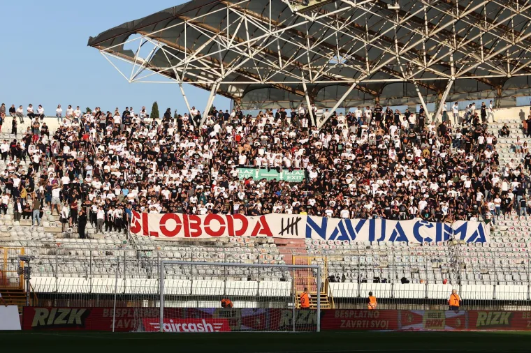 Zanimljiv prizor na tribinama Poljuda. Pogledajte tko je sve došao gledati Hajduk, možda je među njima i budući trener?
