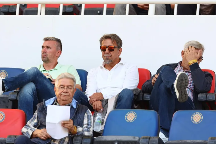 Zanimljiv prizor na tribinama Poljuda. Pogledajte tko je sve došao gledati Hajduk, možda je među njima i budući trener?