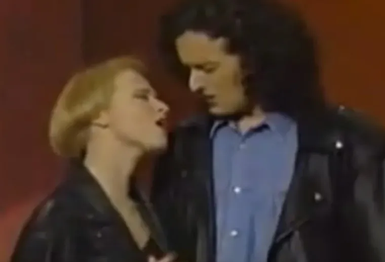 Godine 1995. Danijela se udala za pjevača Marka Perkovića Thompsona. Vjenčali su se u crkvi sv. Dominika, kod Pazara u Splitu te su nakon toga svoj brak držali u tajnosti. Već 2003. godine Marko je upoznao svoju sada&scaron;nju suprugu, Kanađanku Sandru Rogić. Kako bi sa svojom novom djevojkom mogao crkveno ozakoniti brak najprije je trebalo dobiti crkveno poni&scaron;tenje braka s Danijelom Martinović. Poznato je kako je prvi poku&scaron;aj poni&scaron;tenja odbijen. Nakon kratkoga vremena Međubiskupijski crkveni sud u Splitu poni&scaron;tio je njihov brak 2005. godine.