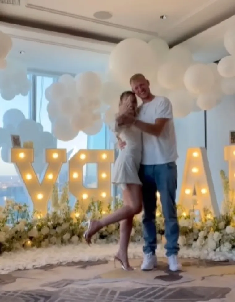 Moći će u Kataru i piti, a onda je nestašna: Ona će biti na luksuznoj 'plutajućoj palači' i kupati se u minijaturnim tangama