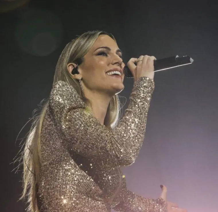 Njezin glas i izgled trebali bi očarati i Katarane: Svi se nadaju kako će im slavna pjevačica doći zajedno sa španjolskom zvijezdom