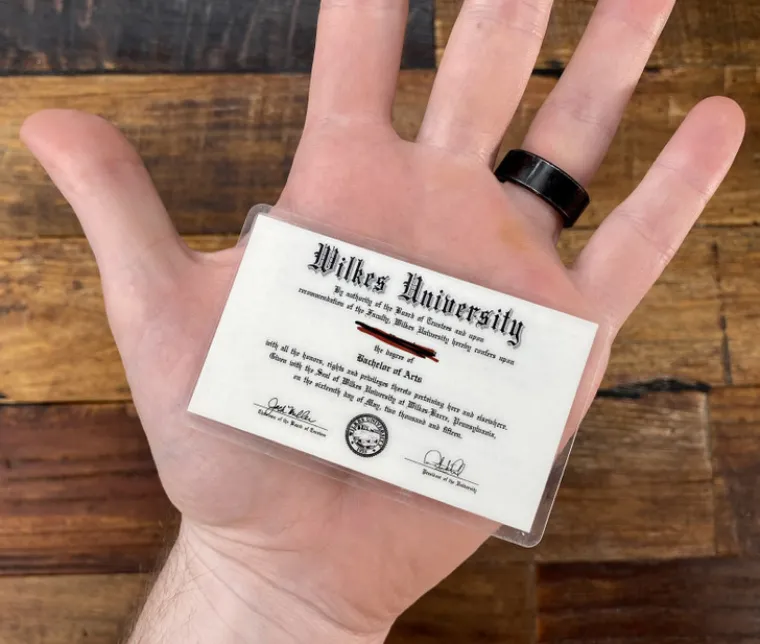 Sveučilišna diploma koja stane u novčanik