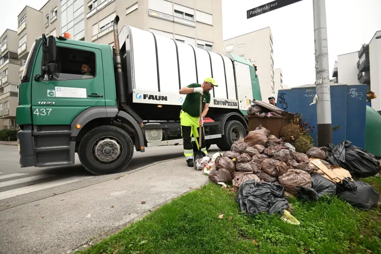 Građani tri tjedna gledali kako im se ispod prozora nakuplja biootpad, sumnjamo da ih je odgovor djelatnika Čistoće utješio