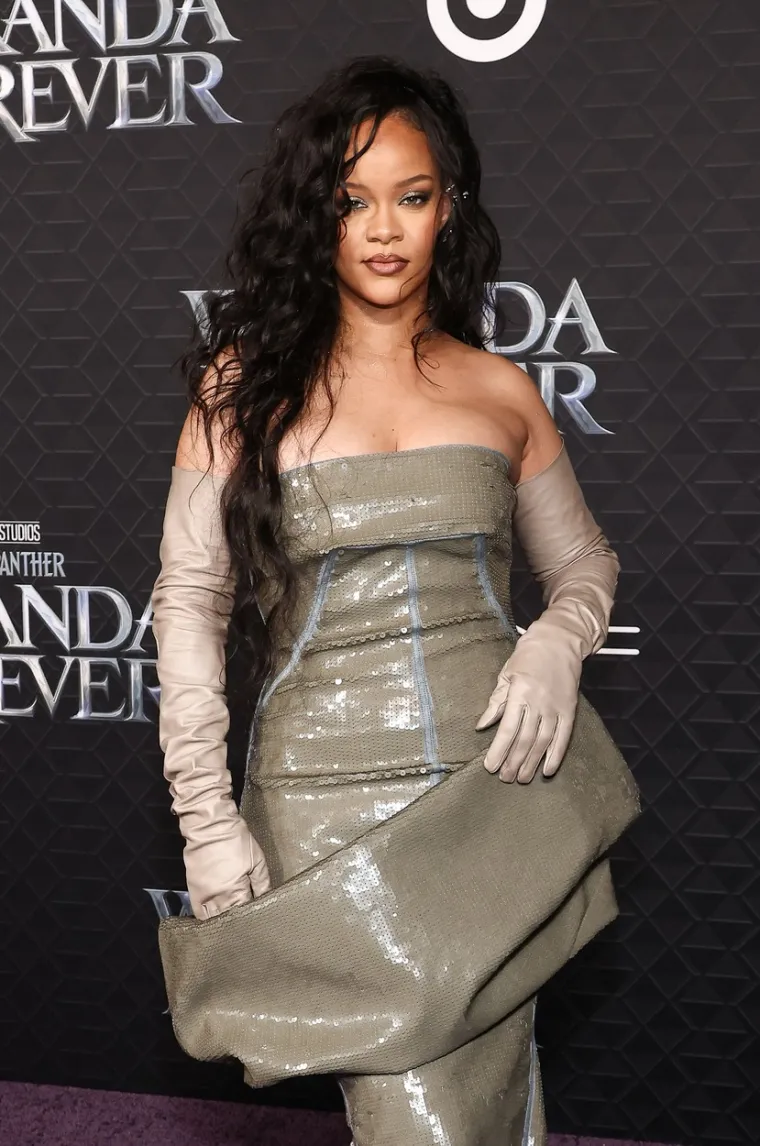 Rihanna - 1.7 milijarde dolara