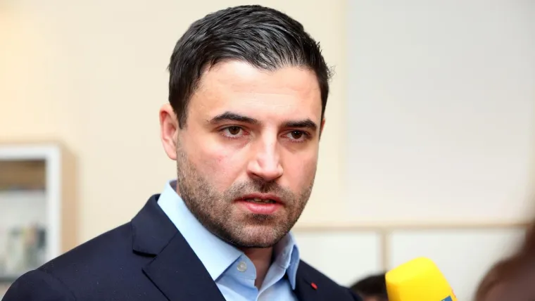 Po istoj logici je nadimak dobio i bivši šef SDP-a Davor Bernardić kojeg mnogi znaju samo kao - Beru