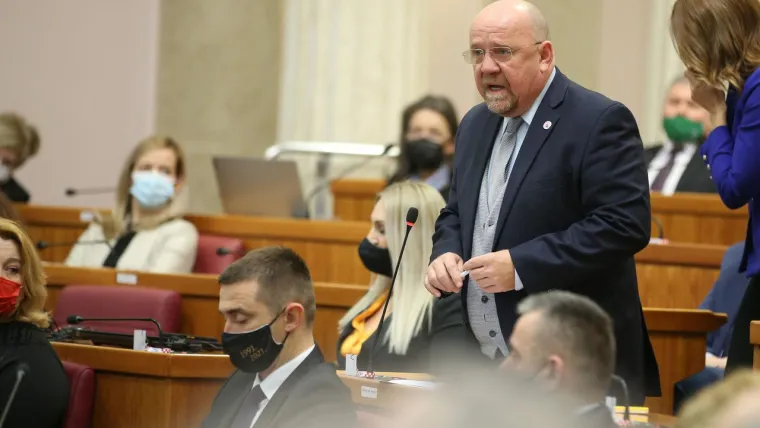 Saborski zastupnik Domovinskog pokreta Davor Dretar poznatiji je kao Drele, a to je nadimak koji ga prati još otkad je bio pjevač, te televizijski i radijski voditelj