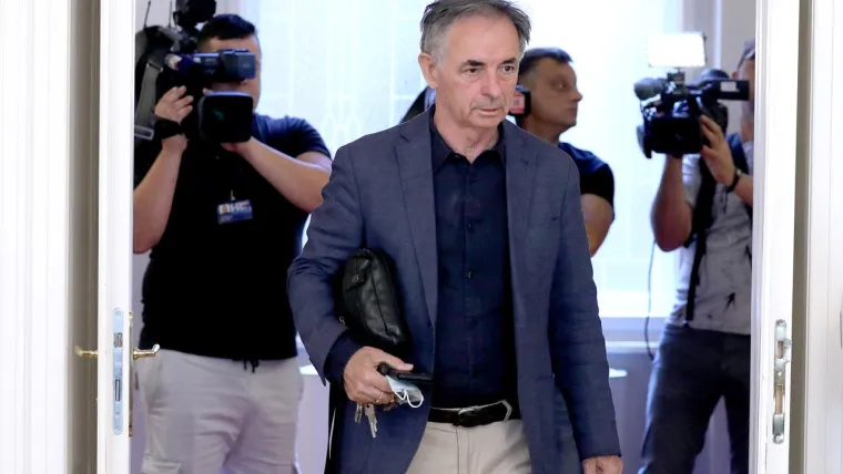 Saborski zastupnik SDSS-a Milorad Pupovac otkrio je u jednom intervjuu da je za vrijeme studentskih dana zaradio nadimak Pupi