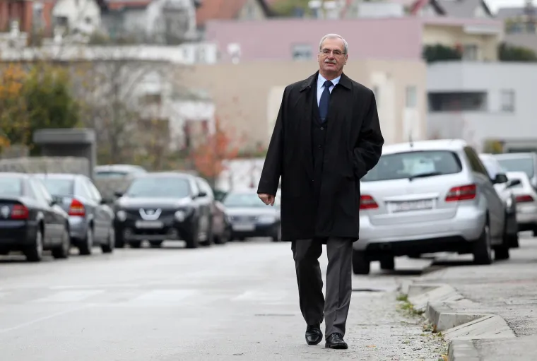 Andrija Hebrang je bio kandidat na predsjedničkim izborima 2009. godine kada je otkrio da mu je nadimak bio Dugi, zbog njegove visine 