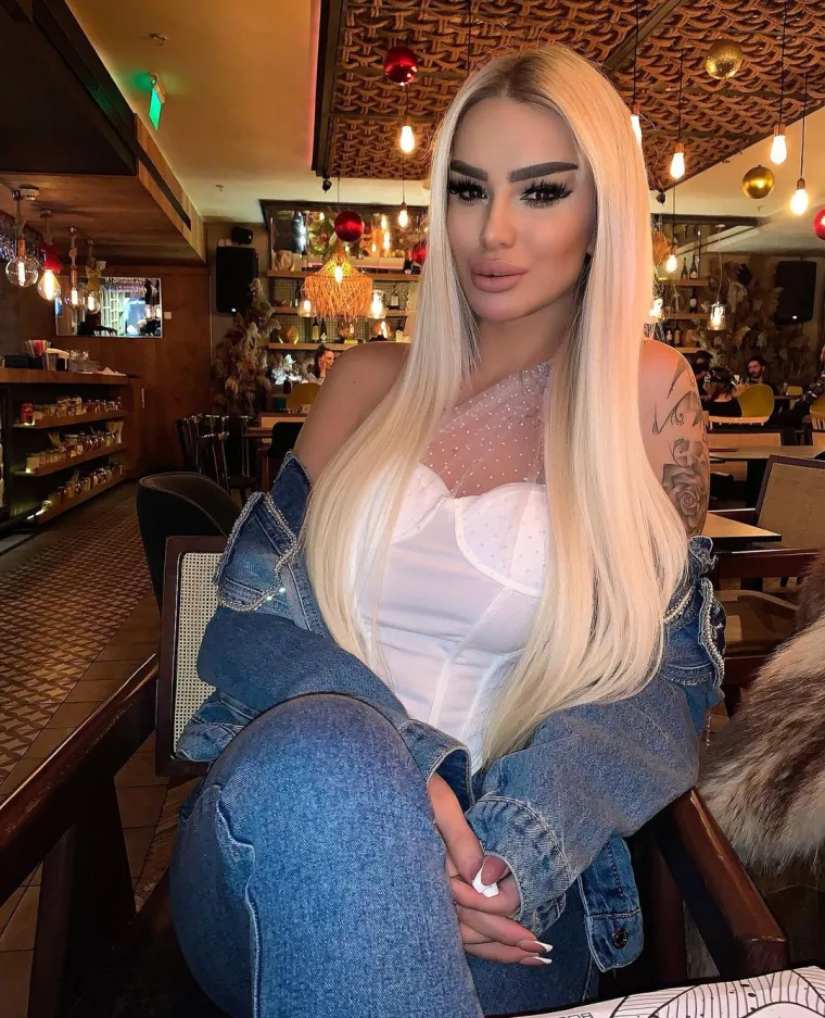 Naime, prošle je godine njezina prijateljica Katica Sekovska ispričala pomalo bizarne stvari o Nikolić. &quot;Tamo je bila i Aleksandra Nikolić i bilo je puno cura koje su bile i prije u Zadruzi. Milica je godinu dana radila u Bujanovcu. Ja sam živjela dugo s Dunjom i radila u šanku, sve sam vidjela kako funkcionira&quot;, započela je Sekovska, piše Blic.rs.