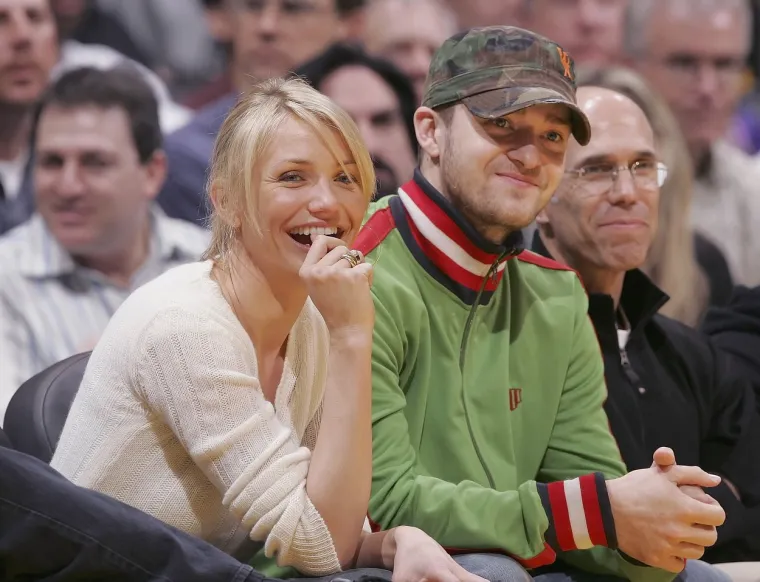 5. Cameron Diaz i Justin Timberlake: Cameron Diaz otkrila je u intervjuu za časopis Self 2014. da je još uvijek prijateljica sa svim svojim bivšim dečkom Justinom Timberlakeom. &quot;Još uvijek sam prijateljica sa svojim bivšim dečkima&quot;, rekla je. “Osjećam da su sve moje veze jake – prijatelji, obitelj. Ulagala sam u svoje ljude i oni su ulagali u mene.”