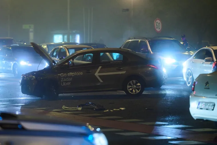 Te&scaron;ka prometna u Zagrebu: Vatrogasci imali pune ruke posla, pogledajte scene s mjesta nesreće