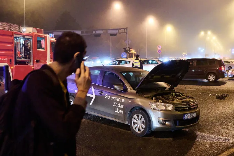 Te&scaron;ka prometna u Zagrebu: Vatrogasci imali pune ruke posla, pogledajte scene s mjesta nesreće