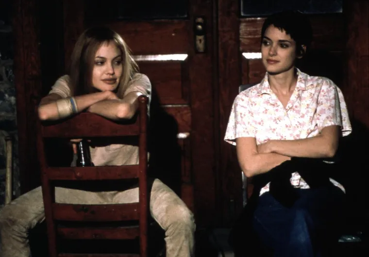 Godine 1999. glumila je Angelinom Jolie i Whoopi Goldberg u filmu &quot;Prekinuta mladost&quot;, ekranizaciji autobiografije Susanne Kaysen. U filmu je prikazan Susannin jednogodišnji boravak u mentalnoj ustanovi. Glumica tvrdi da joj je to najdraži film koji je snimila jer se i sama borila s psihičkim problemima. 
