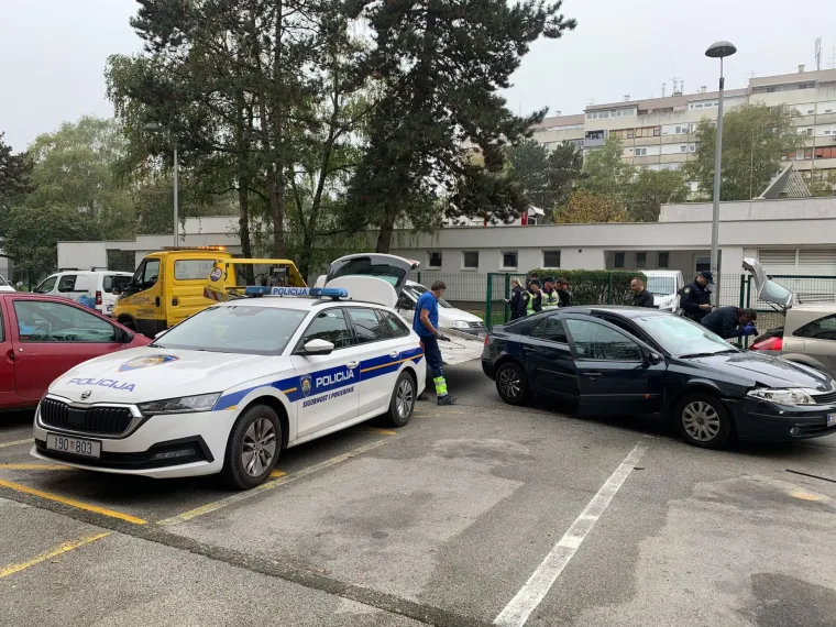 &Scaron;okantne scene policijskog očevida: 64-godi&scaron;njaku palicama razbili auto, a onda ga pretukli i opljačkali