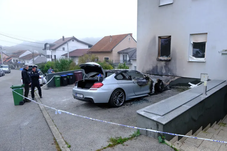 U noći buknuo BMW, plamen zahvatio i fasadu. Ovako to izgleda jutros