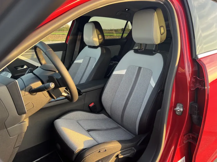 Sjedala su odobrena od strane njemačkih kiropraktičara kako bi bila udobna za dulja putovanja