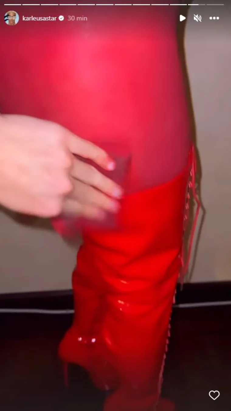 Jelena Karleuša osvanula kao vražica, cijela gola i obojena crvenom bojom: Jedni 'žele s njom u pakao', a drugi tvrde da je 'pukla odavno'