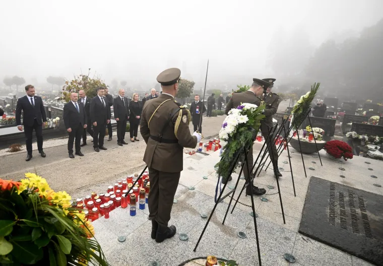 Polaganje vijenca na Mirogoju