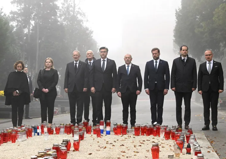 Polaganje vijenca na Mirogoju