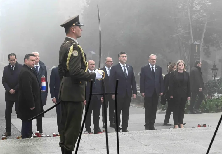 Polaganje vijenca na Mirogoju