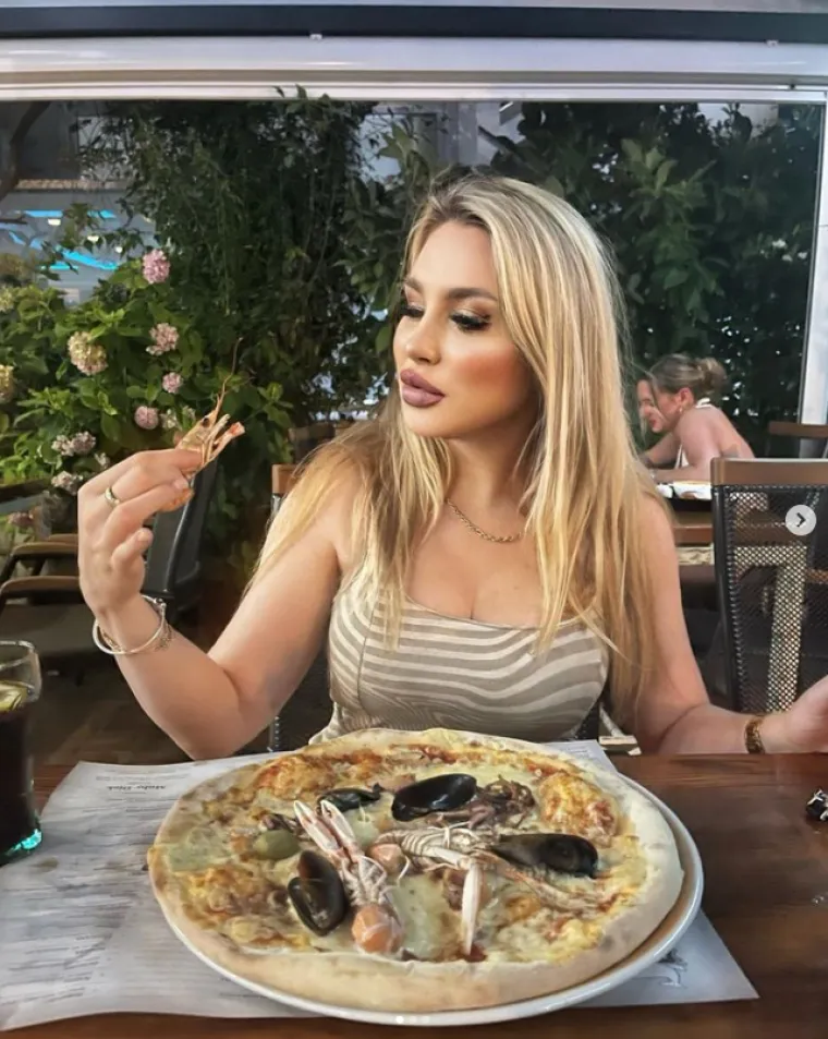 Najseksi hrvatsku liječnicu dočekao hladan tuš u Parizu, sve je snimila: 'Život nije Instagram, ne budi kao Petra!'
