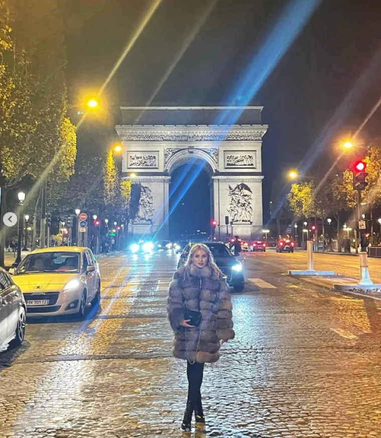 Najseksi hrvatsku liječnicu dočekao hladan tuš u Parizu, sve je snimila: 'Život nije Instagram, ne budi kao Petra!'