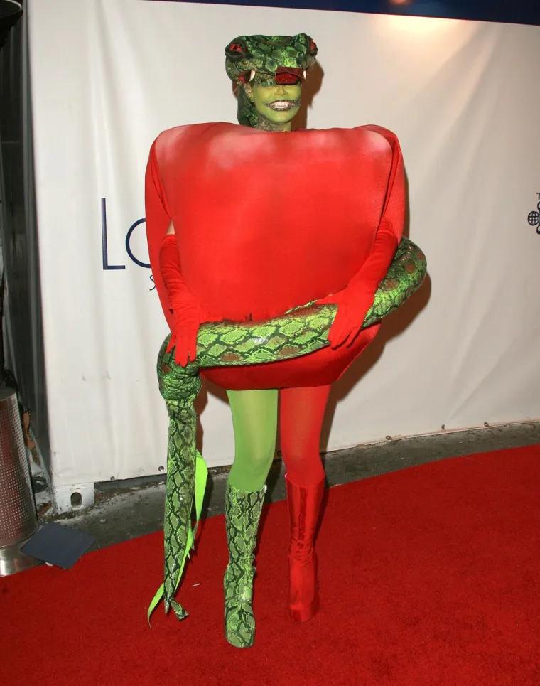 Heidi Klum se ozbiljno priprema za Helloween: Pozirala je gola i pokazala dijelove tijela koje pod hitno mora osunčati