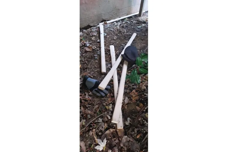 Oko 100 huligana nemilosrdno se obračunalo, jedan ima ozljede opasne po život: Policija objavila fotografije, pogledajte čime su se sve mlatili