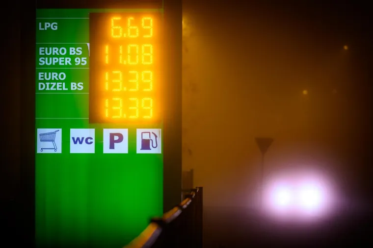 U 'Noći vještica' Zagreb je potpuno utonuo u maglu, ovo su prizori iz metropole