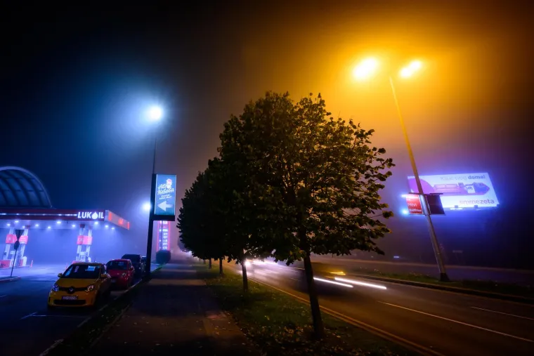 U 'Noći vještica' Zagreb je potpuno utonuo u maglu, ovo su prizori iz metropole