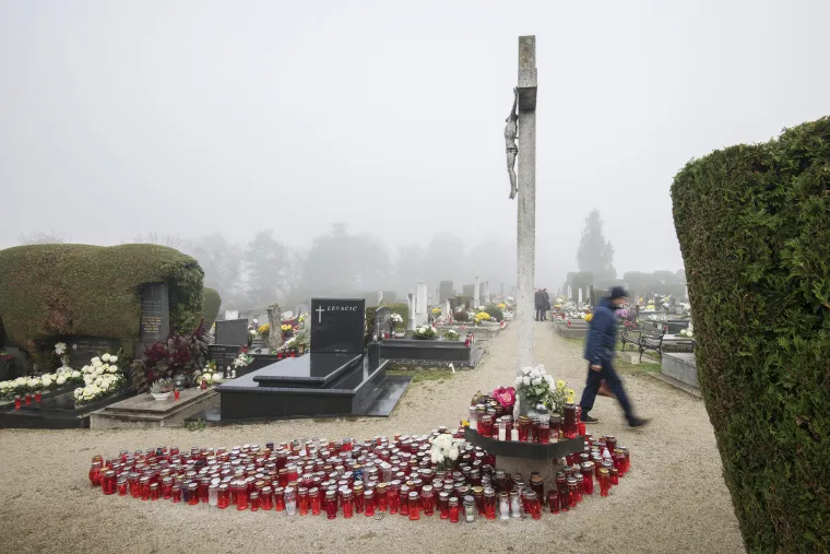 Čakovečko groblje na blagdan Svih svetih. 