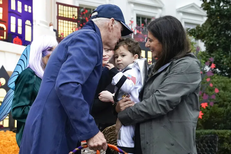 Zombiji, princeze i Joe Biden: Pogledajte kako izgleda Noć vještica u Bijeloj kući!