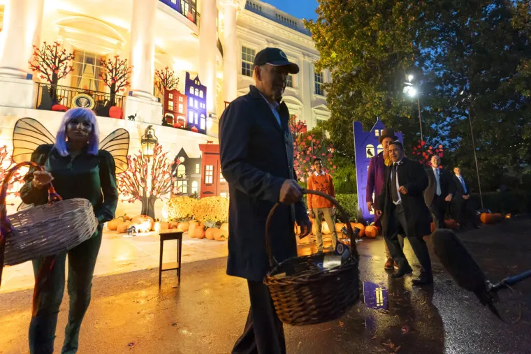 Zombiji, princeze i Joe Biden: Pogledajte kako izgleda Noć vje&scaron;tica u Bijeloj kući!