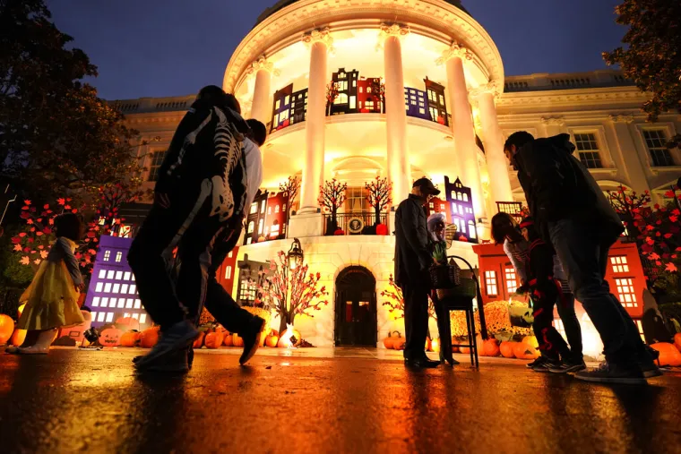 Zombiji, princeze i Joe Biden: Pogledajte kako izgleda Noć vje&scaron;tica u Bijeloj kući!