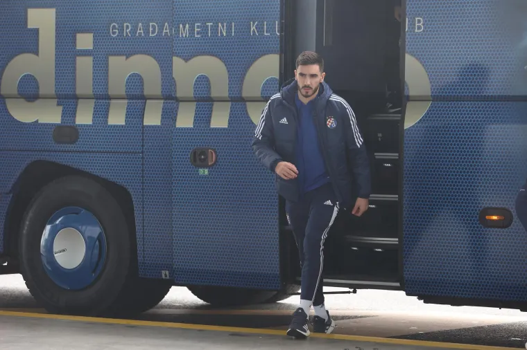 Dinamovci s osmjesima na licima odletjeli u London po čudo: Pratit će ih 2500 navijača